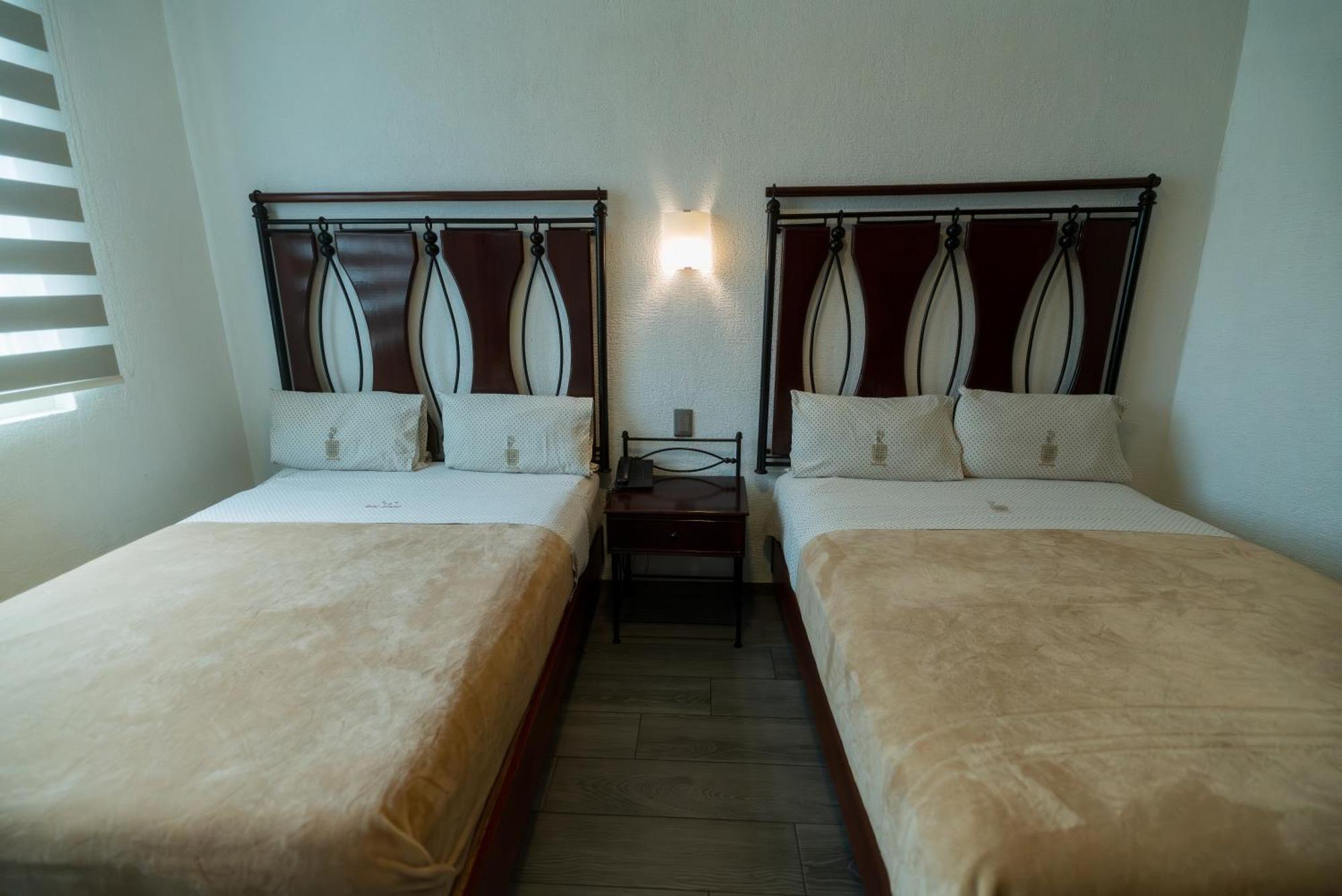 Hotel Alcazar - Guadalajara Centro Historico Екстер'єр фото